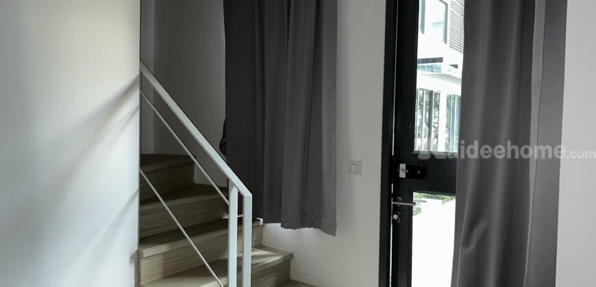 Sell IDEO MOBI Rama9 Condo near MRT Rama9 and Airport Link Makkasan 1 Bed Duplex room