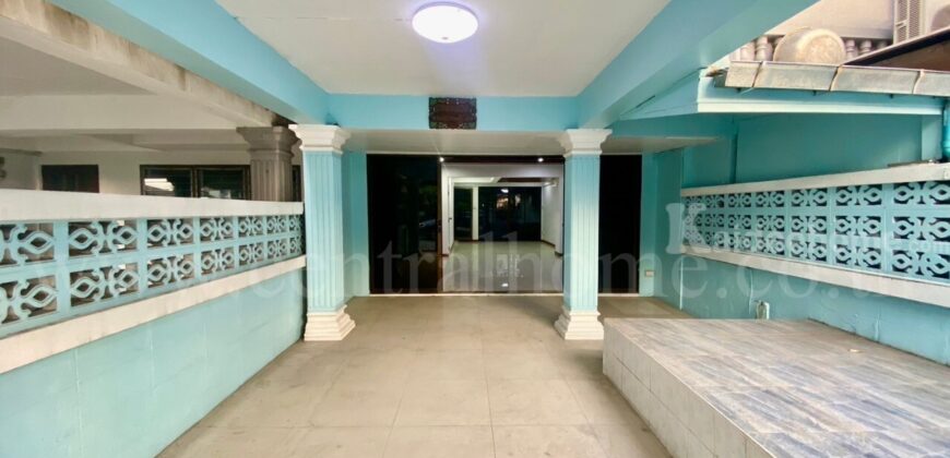 ทาวน์เฮ้าส์ ซอย รัตนาธิเบศร์ 22 รีโนเวท พร้อมอยู่