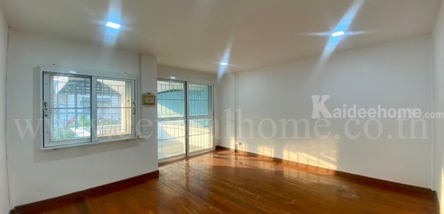 ทาวน์เฮ้าส์ ซอย รัตนาธิเบศร์ 22 รีโนเวท พร้อมอยู่