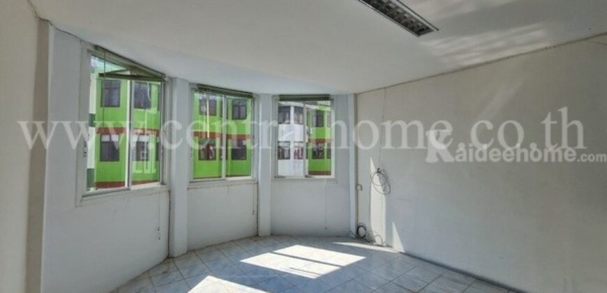 อาคารพาณิชย์ 3 ชั้นครึ่ง หมู่บ้านรัตนโกสินทร์ – รังสิต 200 ปี