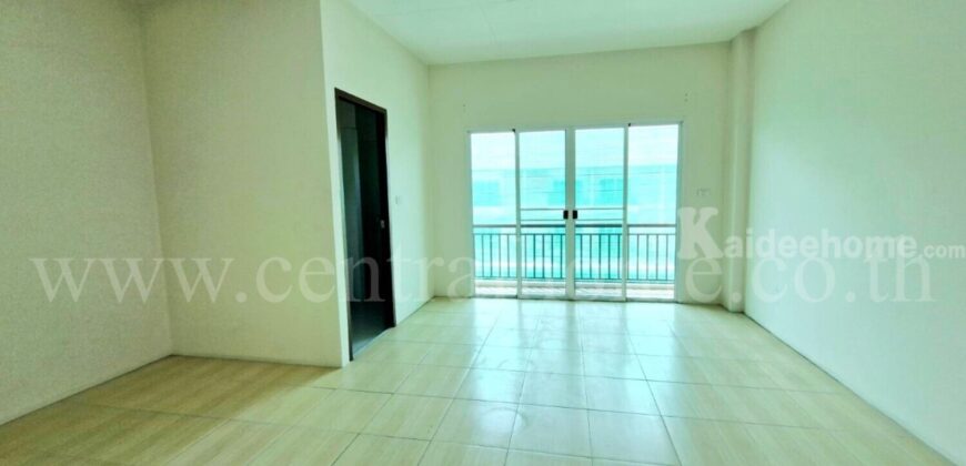 ทาวน์โฮม 3 ชั้น เชิงพาณิชย์ หมู่บ้าน ฉัตรหลวง 13 ใกล้ แยกสันติสุข