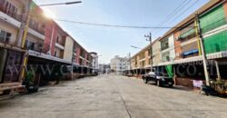 ทาวน์โฮม 3 ชั้น เชิงพาณิชย์ หมู่บ้าน ฉัตรหลวง 13 ใกล้ แยกสันติสุข