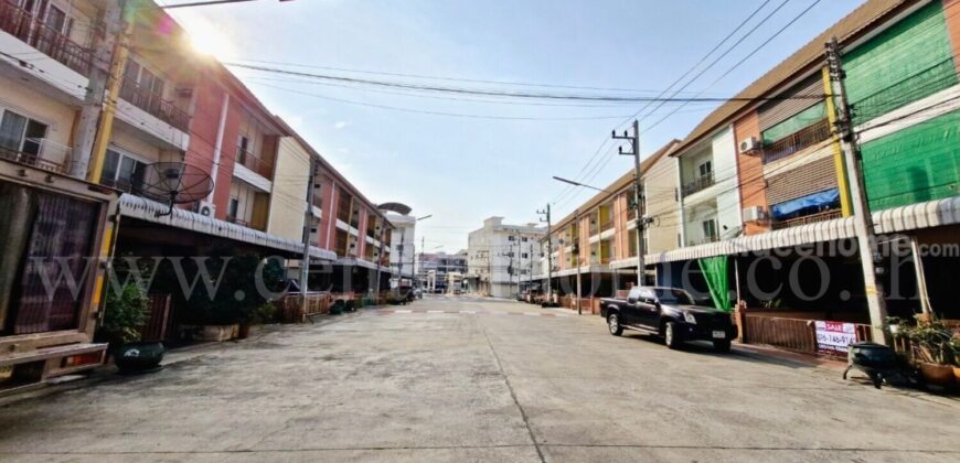 ทาวน์โฮม 3 ชั้น เชิงพาณิชย์ หมู่บ้าน ฉัตรหลวง 13 ใกล้ แยกสันติสุข