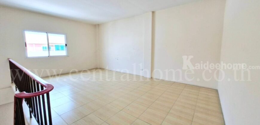 ทาวน์โฮม 3 ชั้น เชิงพาณิชย์ หมู่บ้าน ฉัตรหลวง 13 ใกล้ แยกสันติสุข