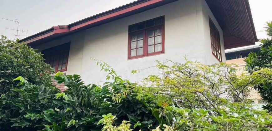 ขายบ้านเดี่ยวบางนา สุขุมวิท 105 ที่ดิน 50 ตร.ว ในหมู่บ้านส่วนตัว ลาซาล 71 เข้าออกได้ทั้งถนนบางนาตราด 40 อยู่ฝั่งตรงข้ามเซ็นทรัลบางนา ใกล้แยกศรีเอี่ยม ศรีนครินทร์ รถไฟฟ้า BTS สีเหลือง 087-9074045