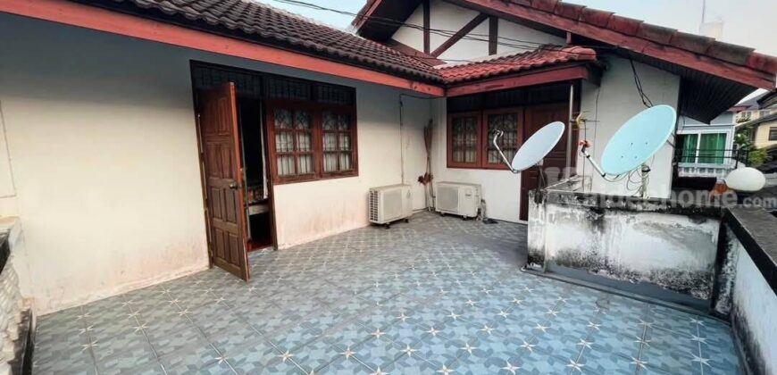 ขายบ้านเดี่ยวบางนา สุขุมวิท 105 ที่ดิน 50 ตร.ว ในหมู่บ้านส่วนตัว ลาซาล 71 เข้าออกได้ทั้งถนนบางนาตราด 40 อยู่ฝั่งตรงข้ามเซ็นทรัลบางนา ใกล้แยกศรีเอี่ยม ศรีนครินทร์ รถไฟฟ้า BTS สีเหลือง 087-9074045