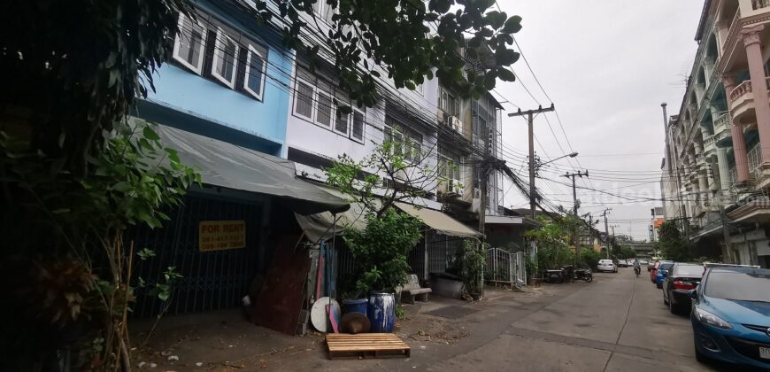 ขายอาคารพานิชย์ 3ชั้น ซอยวัดไผ่เงิน ถนนสาธุประดิษฐ์ 20 เข้าทางซอยจันทร์ 43 แยก 26 ใกล้ทางด่วนด่านสาธุประดิษฐ์