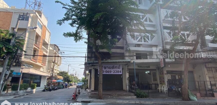 ขายตึกแถว ติดถนนใหญ่ เสนานิคม1 หลังมุมปากซอย28 ลดราคาพิเศษ