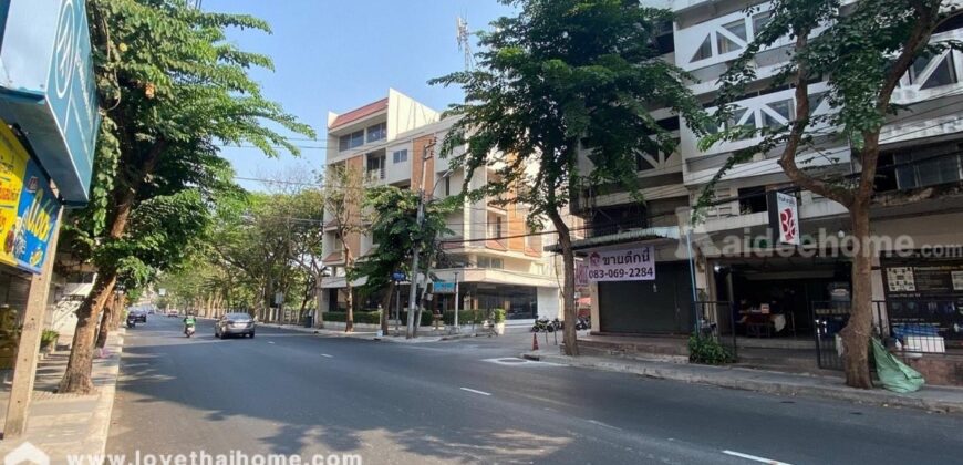 ขายตึกแถว ติดถนนใหญ่ เสนานิคม1 หลังมุมปากซอย28 ลดราคาพิเศษ