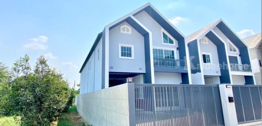 ขาย/ให้เช่า โรงงาน-โกดังใหม่ 277 ตรม. ถ.บางกรวย -ไทรน้อย บางบัวทอง 3 นอน 4 น้ำ 1 อ๊อฟฟิซ 1 ครัว 2 ที่จอดรถ ไฟฟ้า 3 เฟส ใกล้ แม็คโคร บางบัวทอง