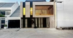 ขายบ้านสุขุมวิท 71 ปรีดีพนมยงค์ 42 ที่ดิน 39 ตร.ว บ้านทาวน์โฮม ทำใหม่พร้อมอยู่ขนาดใหญ่ 290 ตร.ม 3 ห้องนอน 4 ห้องน้ำ ในหมู่บ้านเงียบสงบ ใกล้เอกมัย ทองหล่อ เป็น Home office ก็ได้ 087-9074045