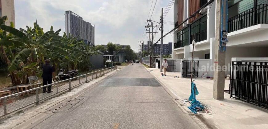 ขายทาวโฮม โฮมออฟฟิศสุขุมวิท 70/5 ใกล้ BTS แบริ่ง 350 ม. Home office แบริ่ง บางนา ลาซาล ติดถนนหลักซอยจ่าโสดกว้าง 6 ม. เดินทางสะดวก หาของกินง่าย ใกล้ตลาดต้นไทร มี 2 คูหาติดกัน 087-9074045