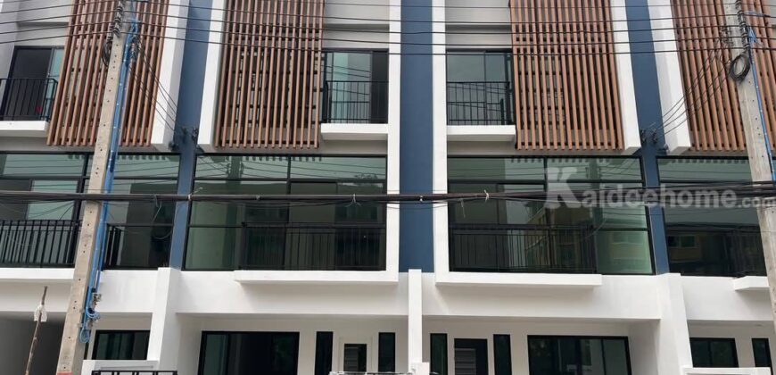 ขายทาวโฮม โฮมออฟฟิศสุขุมวิท 70/5 ใกล้ BTS แบริ่ง 350 ม. Home office แบริ่ง บางนา ลาซาล ติดถนนหลักซอยจ่าโสดกว้าง 6 ม. เดินทางสะดวก หาของกินง่าย ใกล้ตลาดต้นไทร มี 2 คูหาติดกัน 087-9074045