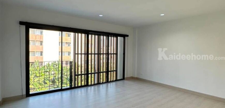 ขายทาวโฮม โฮมออฟฟิศสุขุมวิท 70/5 ใกล้ BTS แบริ่ง 350 ม. Home office แบริ่ง บางนา ลาซาล ติดถนนหลักซอยจ่าโสดกว้าง 6 ม. เดินทางสะดวก หาของกินง่าย ใกล้ตลาดต้นไทร มี 2 คูหาติดกัน 087-9074045