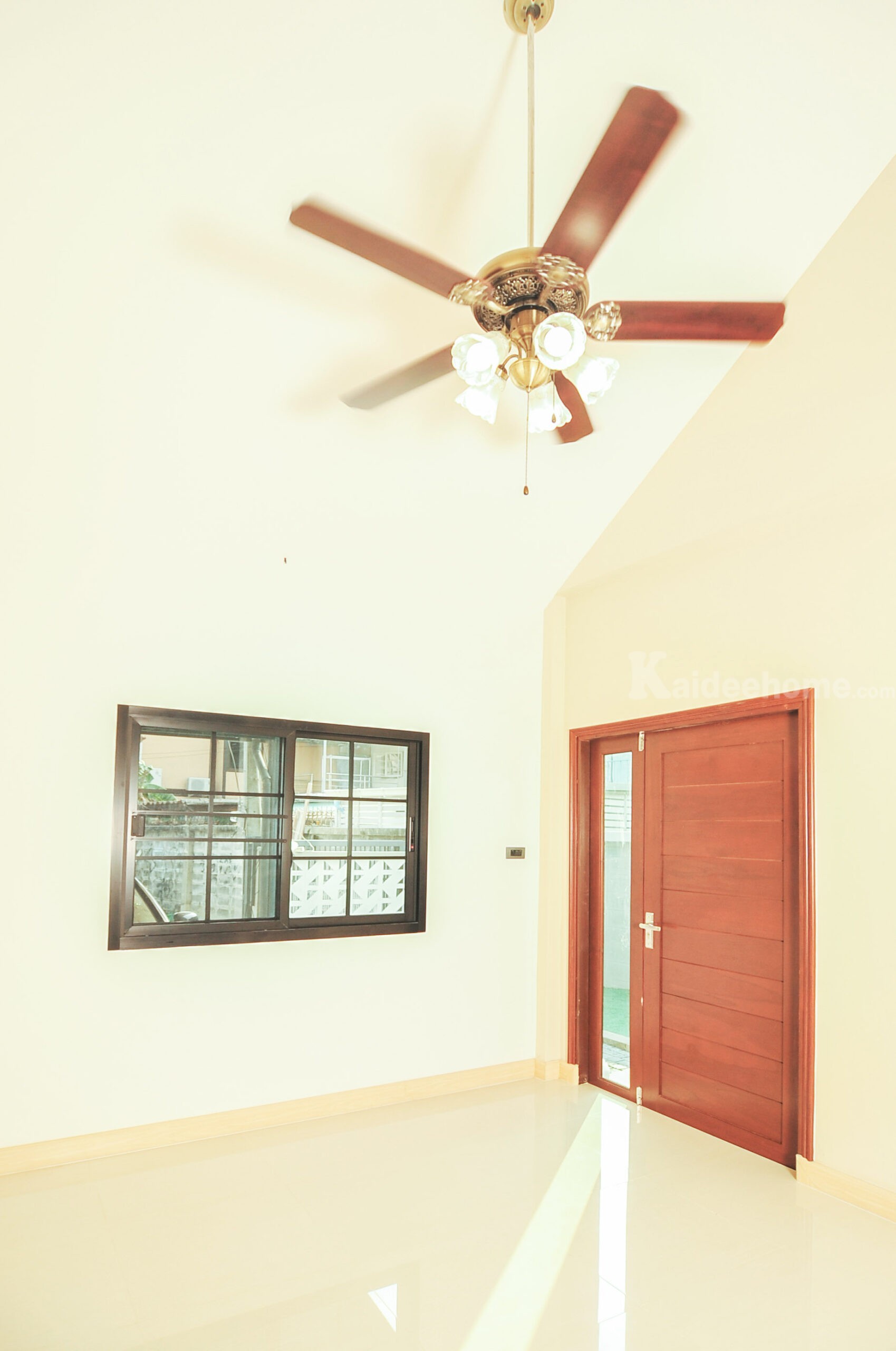 ขายทาวน์เฮ้าส์ชั้นเดียวห้องริมหน้ากว้าง 8 เมตรกว่า 40 ตารางวา ห่างจากปากซอยถนนนวมินทร์ 800 เมตร 4 นาทีจาก ถนนทางด่วนสายรามอินทรา-อาจณรงค์