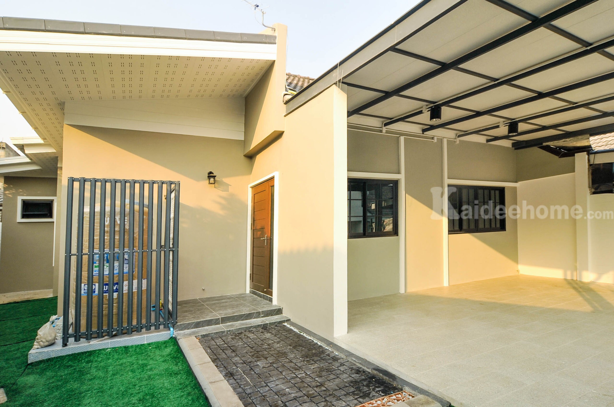 ขายทาวน์เฮ้าส์ชั้นเดียวห้องริมหน้ากว้าง 8 เมตรกว่า 40 ตารางวา ห่างจากปากซอยถนนนวมินทร์ 800 เมตร 4 นาทีจาก ถนนทางด่วนสายรามอินทรา-อาจณรงค์