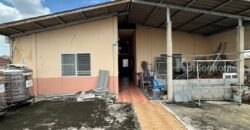 ขายด่วน! หอพัก 2.5 ชั้น ในซอยโกสุมรวมใจ 5 เขตบางเขน กทม.