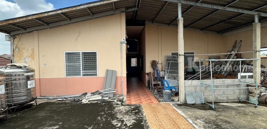 ขายด่วน! หอพัก 2.5 ชั้น ในซอยโกสุมรวมใจ 5 เขตบางเขน กทม.