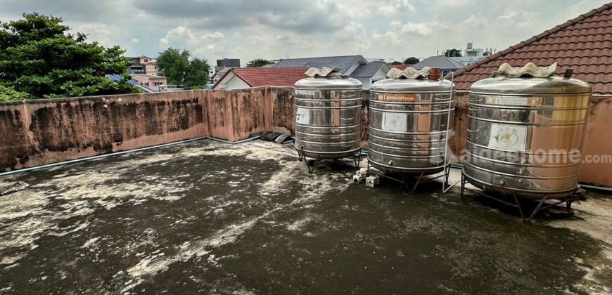 ขายด่วน! หอพัก 2.5 ชั้น ในซอยโกสุมรวมใจ 5 เขตบางเขน กทม.