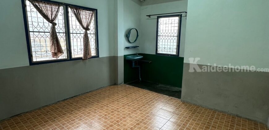 ขายด่วน! หอพัก 2.5 ชั้น ในซอยโกสุมรวมใจ 5 เขตบางเขน กทม.