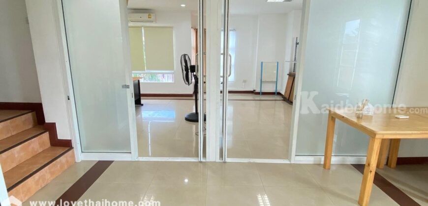 ขายบ้านทาวน์โฮม 4 ชั้น ซอยนวมินทร์70 ลัดไปออกเส้นเกษตรนวมินทร์ได้ หลังมุมใหญ่ 47 ตรว. ซอยนี้ยังเชื่อมเข้า-ออกได้ ทั้งซอยนวมินทร์ 72,74 และถนนรัชดารามอินทรา