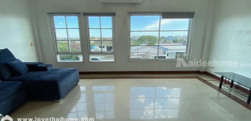 ขายบ้านทาวน์โฮม 4 ชั้น ซอยนวมินทร์70 ลัดไปออกเส้นเกษตรนวมินทร์ได้ หลังมุมใหญ่ 47 ตรว. ซอยนี้ยังเชื่อมเข้า-ออกได้ ทั้งซอยนวมินทร์ 72,74 และถนนรัชดารามอินทรา