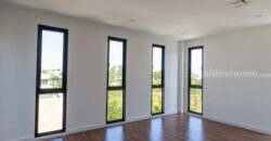 ขายคฤหาสน์ 3 ชั้นในสนามกอล์ฟ ที่ดิน 301 ตรว. พื้นที่ใช้สอยมากกว่า1,000 ตรม.