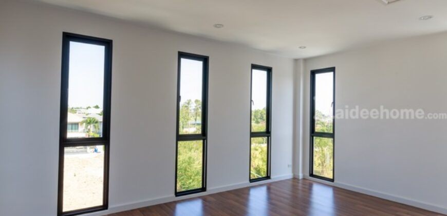 ขายคฤหาสน์ 3 ชั้นในสนามกอล์ฟ ที่ดิน 301 ตรว. พื้นที่ใช้สอยมากกว่า1,000 ตรม.