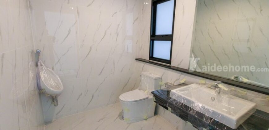 ขายคฤหาสน์ 3 ชั้นในสนามกอล์ฟ ที่ดิน 301 ตรว. พื้นที่ใช้สอยมากกว่า1,000 ตรม.