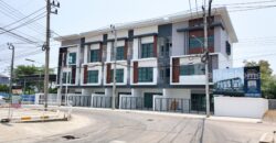 ขาย Home Office 3 ชั้น เฉลิมพระเกียรติ ร. 9 ซอย 30 แยก 32 เนื้อที่ 54.6 ตร.ว. ทำเลดี ติดถนนซอยร่วมสามัคคี ไม่มีค่าส่วนกลาง