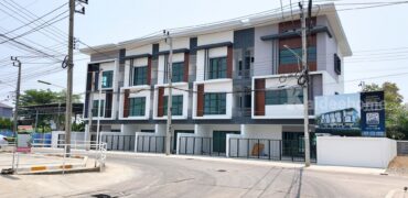 ขาย Home Office 3 ชั้น เฉลิมพระเกียรติ ร. 9 ซอย 30 แยก 32 เนื้อที่ 54.6 ตร.ว. ทำเลดี ติดถนนซอยร่วมสามัคคี ไม่มีค่าส่วนกลาง