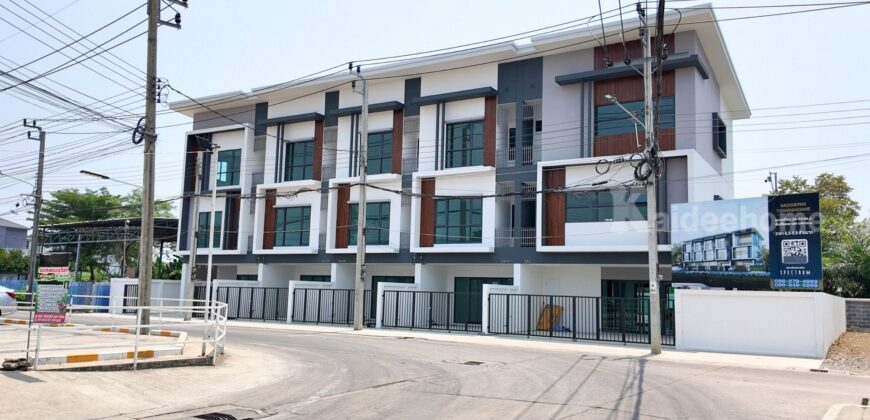 ขาย Home Office 3 ชั้น เฉลิมพระเกียรติ ร. 9 ซอย 30 แยก 32 เนื้อที่ 54.6 ตร.ว. ทำเลดี ติดถนนซอยร่วมสามัคคี ไม่มีค่าส่วนกลาง