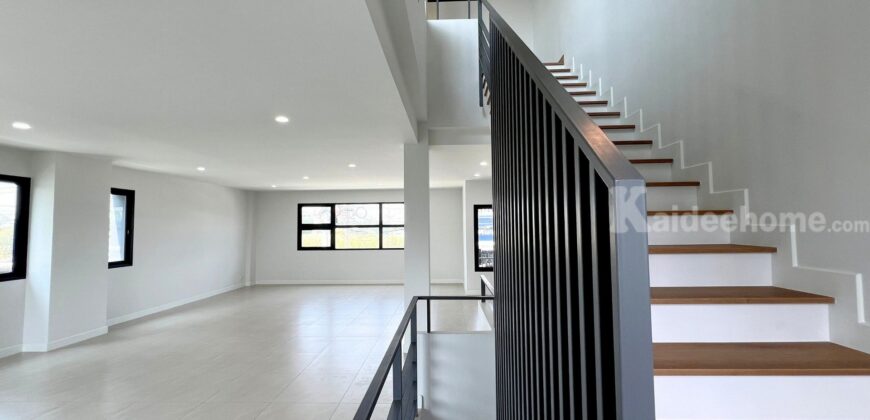 ขาย Home Office 3 ชั้น เฉลิมพระเกียรติ ร. 9 ซอย 30 แยก 32 เนื้อที่ 54.6 ตร.ว. ทำเลดี ติดถนนซอยร่วมสามัคคี ไม่มีค่าส่วนกลาง