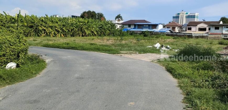 ให้เช่าที่ดินเปล่าถมแล้วในถนนนวลจันทร์ กรุงเทพมหานคร