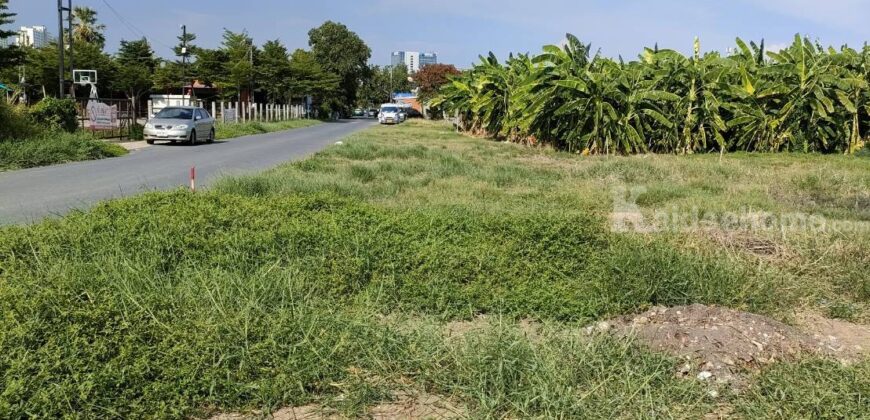 ให้เช่าที่ดินเปล่าถมแล้วในถนนนวลจันทร์ กรุงเทพมหานคร