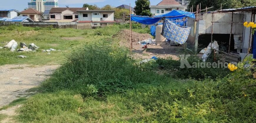 ให้เช่าที่ดินเปล่าถมแล้วในถนนนวลจันทร์ กรุงเทพมหานคร