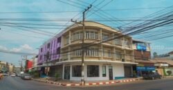 ขาย อาคารพาณิชย์ 3 ชั้น อยู่หัวมุม ต.ในเมือง อ.เมืองร้อยเอ็ด ใกล้บึงพลาญชัย Tel. 063-289-7879