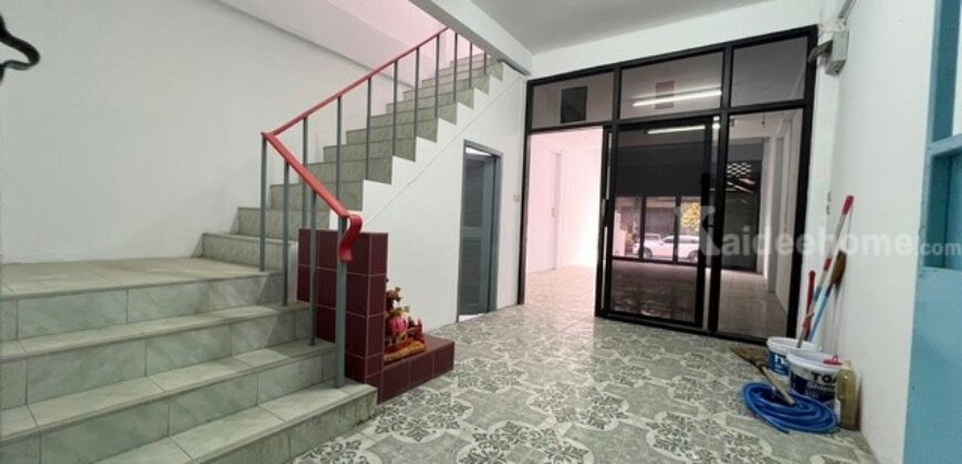 ขาย อาคารพาณิชย์ ศรีนครินทร์ 3.5 ชั้น 26 ตร.ว. ถนนศรีนครินทร์ ซอยเทศบาลบางเมือง รีโนเวทใหม่