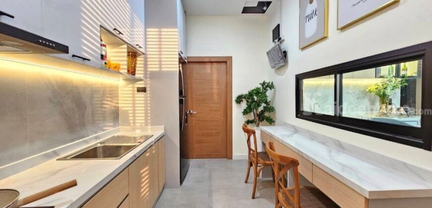 ขายบ้านพูลวิลล่า 2ชั้น บางละมุง ชลบุรี สไตล์โมเดิร์น สระว่ายน้ำดีไซน์สุดหรู พร้อมด้วยเฟอร์นิเจอร์และเครื่องใช้ไฟฟ้า