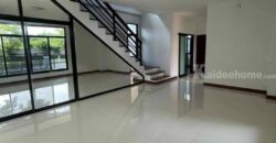 ขายบ้านปากช่อง ในตัวเมืองปากช่อง บ้านสวยพร้อมอยู่ ที่ดินติดน้ำเลคโครงการ 157 ตร.ว ใกล้ถนนมิตรภาพ ธนะรัชต์ ใกล้โรงพยาบาล อำเภอ ตลาดร้านค้า โครงการสงบ ปลอดภัย เพื่อนบ้านดี มี รปภ ดูแล 087-907404