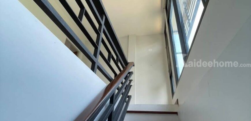 ขายบ้านปากช่อง ในตัวเมืองปากช่อง บ้านสวยพร้อมอยู่ ที่ดินติดน้ำเลคโครงการ 157 ตร.ว ใกล้ถนนมิตรภาพ ธนะรัชต์ ใกล้โรงพยาบาล อำเภอ ตลาดร้านค้า โครงการสงบ ปลอดภัย เพื่อนบ้านดี มี รปภ ดูแล 087-907404