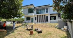 ขายบ้านปากช่อง ในตัวเมืองปากช่อง บ้านสวยพร้อมอยู่ ที่ดินติดน้ำเลคโครงการ 157 ตร.ว ใกล้ถนนมิตรภาพ ธนะรัชต์ ใกล้โรงพยาบาล อำเภอ ตลาดร้านค้า โครงการสงบ ปลอดภัย เพื่อนบ้านดี มี รปภ ดูแล 087-907404