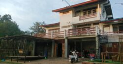 ที่ดินปากช่องพร้อมบ้าน 2.5 ไร่ ในตัวเมืองปากช่อง ถนนเทศบาล 5 หลังโรงพยาบาลปากช่อง ทางไปบ้านไร่ทอสี โรงเรียนปัญญาประทีป ทำเลดีทำกิจการร้านอาหารค้าขายได้ ใกล้ตลาด ติดถนนลาดยาง 087-9074045