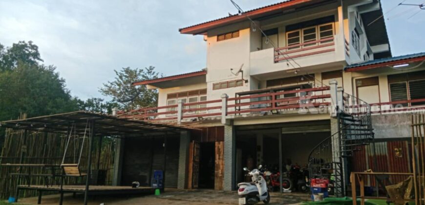 ที่ดินปากช่องพร้อมบ้าน 2.5 ไร่ ในตัวเมืองปากช่อง ถนนเทศบาล 5 หลังโรงพยาบาลปากช่อง ทางไปบ้านไร่ทอสี โรงเรียนปัญญาประทีป ทำเลดีทำกิจการร้านอาหารค้าขายได้ ใกล้ตลาด ติดถนนลาดยาง 087-9074045