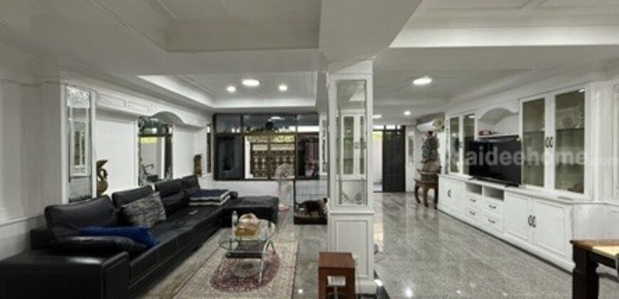 ให้เช่าทาวน์เฮ้าส์ 2ชั้น สุขุมวิท26 ใกล้ รร.โฟร์วิงส์ Line ID 0619636888