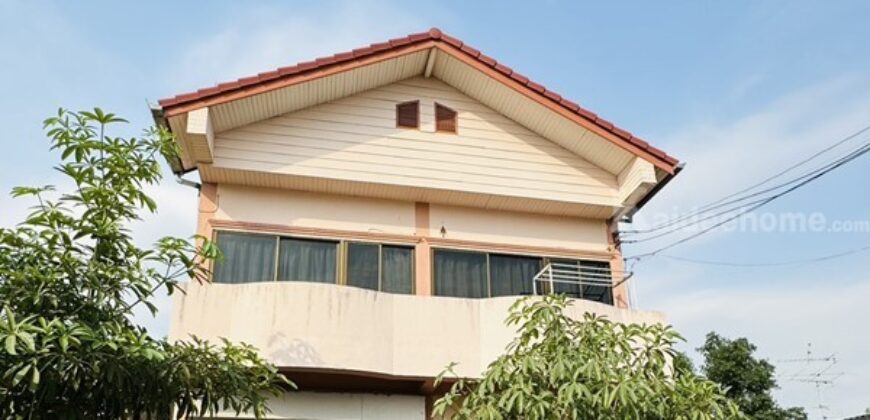 ขายบ้านพร้อมที่ดิน ในตัวเมืองพิษณุโลก 2 ชั้น มีดาดฟ้า พร้อมเข้าอยู่ แถมฟรีเฟอร์ โทร 082-404-8483