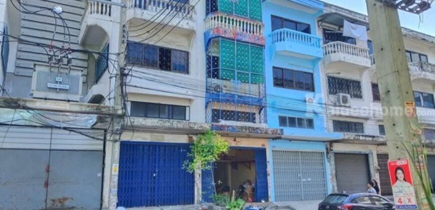 ขายอาคารพาณิชย์ 3.5 ชั้น หมู่บ้านดีเค ซอย 30 สภาพดี วิวหลังบ้านสวย เจ้าของขายเอง โทร 095-165-3654