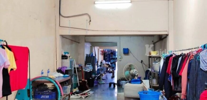 ขายอาคารพาณิชย์ 3.5 ชั้น หมู่บ้านดีเค ซอย 30 สภาพดี วิวหลังบ้านสวย เจ้าของขายเอง โทร 095-165-3654