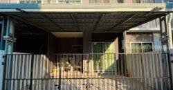 บ้านทาวน์โฮม 2 ชั้น พร้อมอยู่ โครงการ พฤกษาวิลล์ 108 สุขุมวิท-บางพระ ทำเลเยี่ยม ติดสวนหน้าบ้าน สระว่ายน้ำ และฟิตเนส ใจกลางบางพระ โทร 0838266099