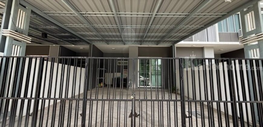 บ้านทาวน์โฮม 2 ชั้น พร้อมอยู่ โครงการ พฤกษาวิลล์ 108 สุขุมวิท-บางพระ ทำเลเยี่ยม ติดสวนหน้าบ้าน สระว่ายน้ำ และฟิตเนส ใจกลางบางพระ โทร 0838266099